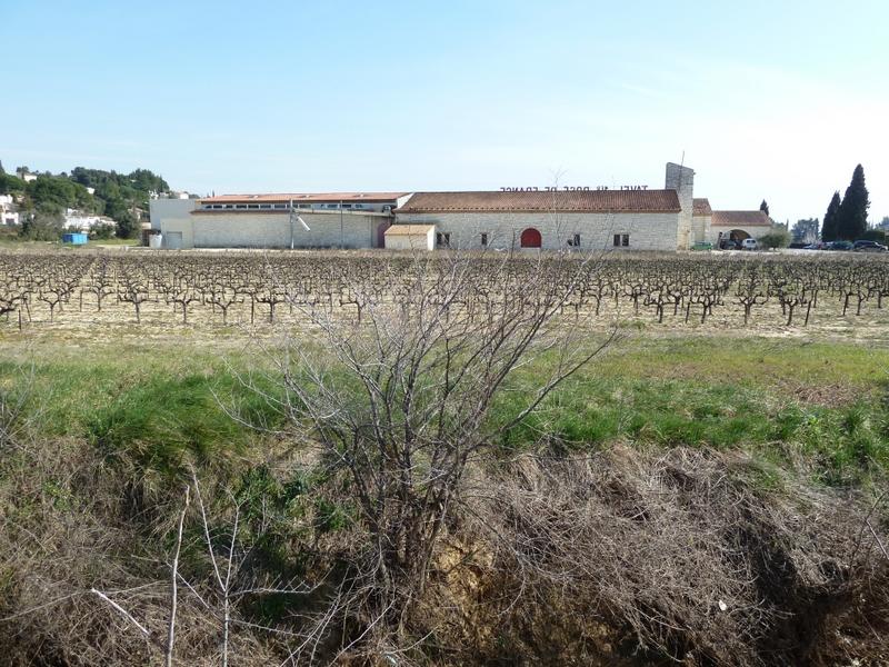 Vue générale, côté cave d'origine et agrandissements de 1964 et 1986.