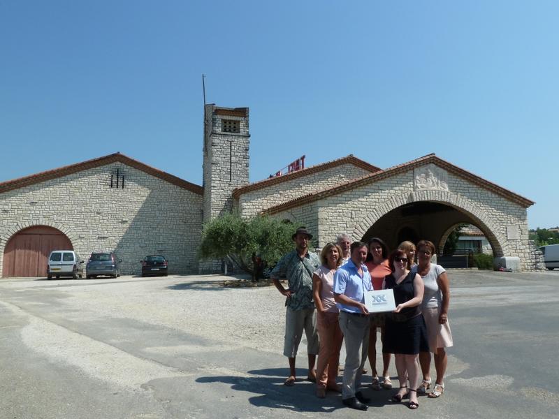 Remise de la plaque Label Patrimoine du XXe siècle, le 23 juillet 2013 avec Delphine Christophe, Conservateur Régional des MH, Christian Paly, président de la cave et des coopérateurs.