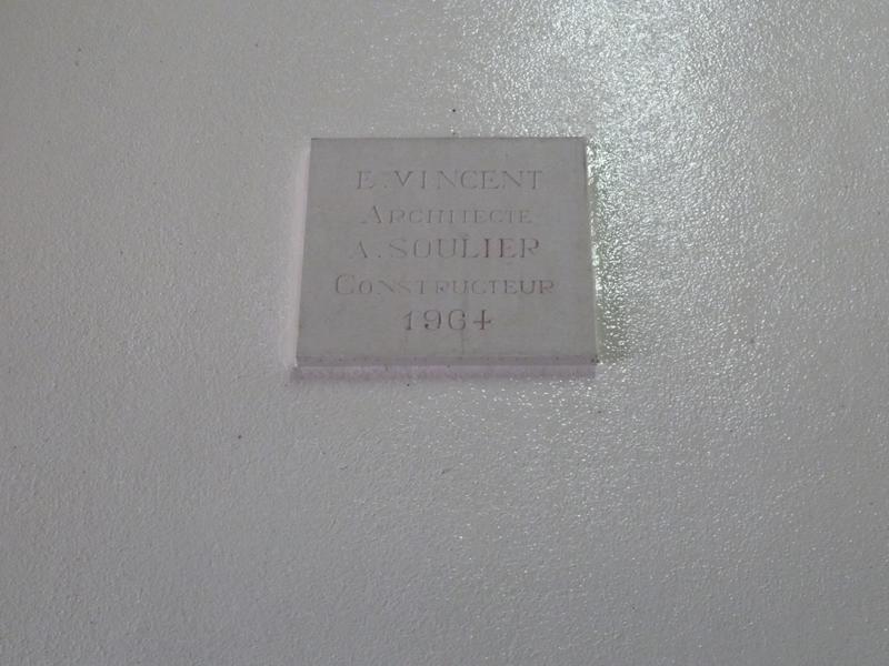 Intérieur : agrandissement de 1964 ; signature E. Vincent architecte A Soulier constructeur 1964.