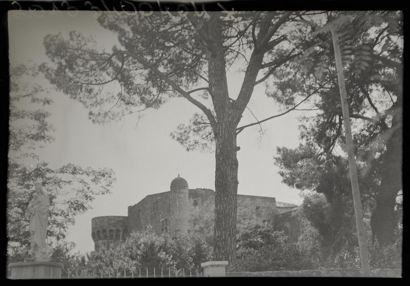 Vue d'ensemble du château.