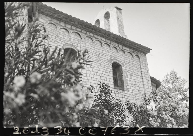 Façades avec arcatures lombardes.