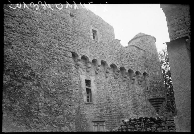 Façade à mâchicoulis.