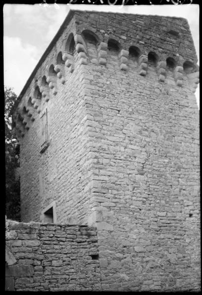 Vue d'ensemble de la tour.