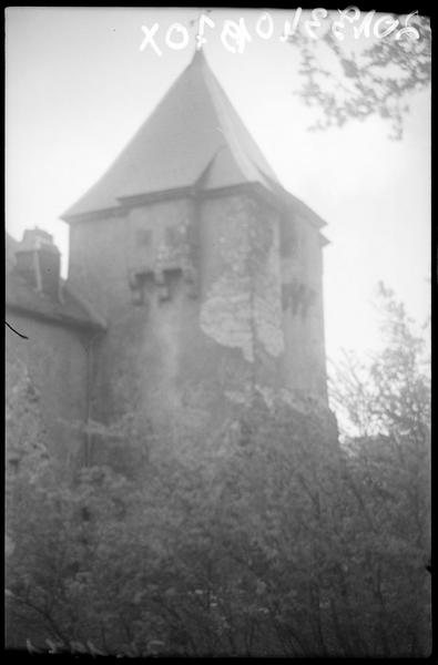 Vue d'ensemble d'une tour.