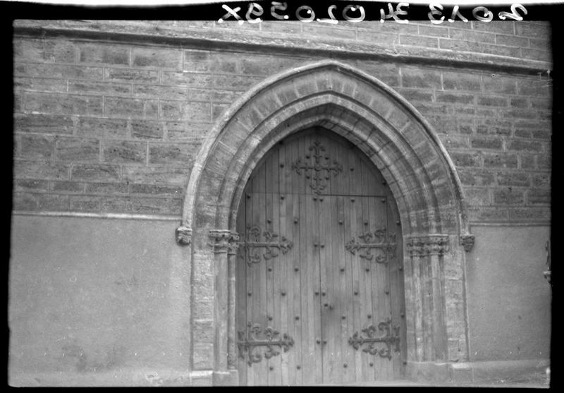 Façade occidentale : portail, vue d' ensemble.