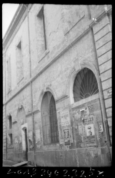 Façade Ouest et petite porte latérale.