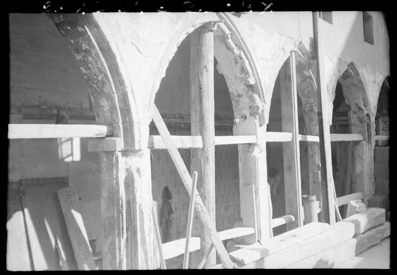 Arcs brisé d'une galerie du cloître.