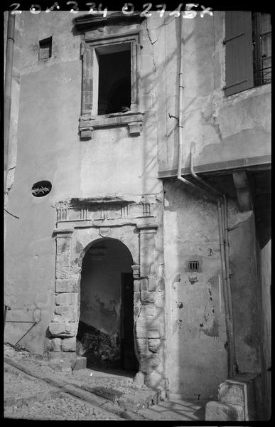 Porte de la tour.