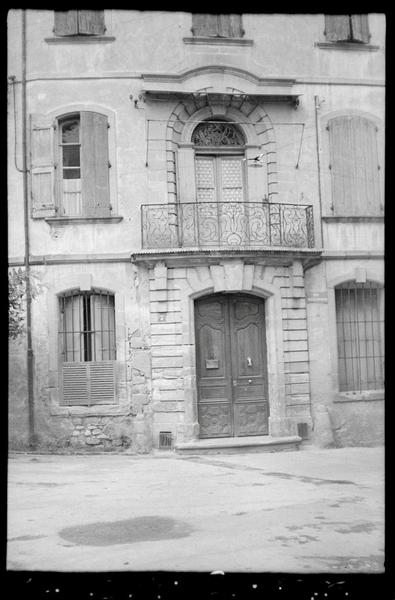 Travée d'entrée et portail.