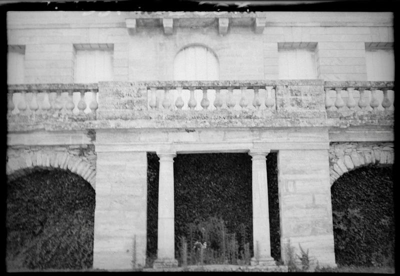 Façade et balustrades.