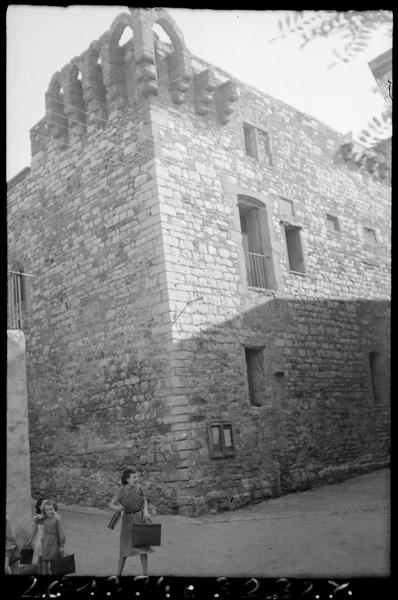 Vue extérieure de la partie fortifiée.