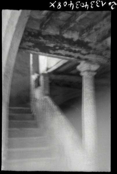 Intérieur ; escalier.