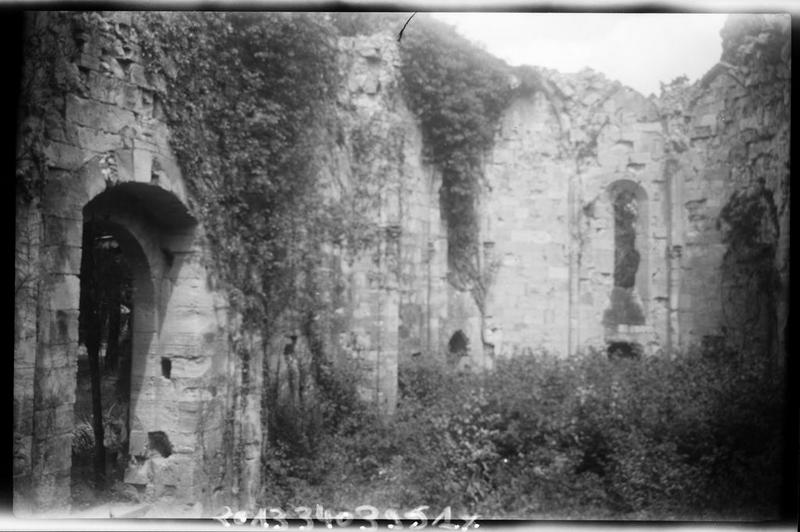 Ruines de l'église du cimetière de Boussagues