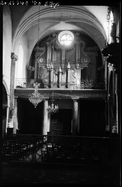 Intérieur ; Partie ouest avec l'orgue.