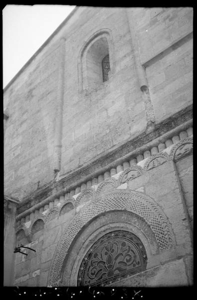 Partie supérieure de la façade principale.