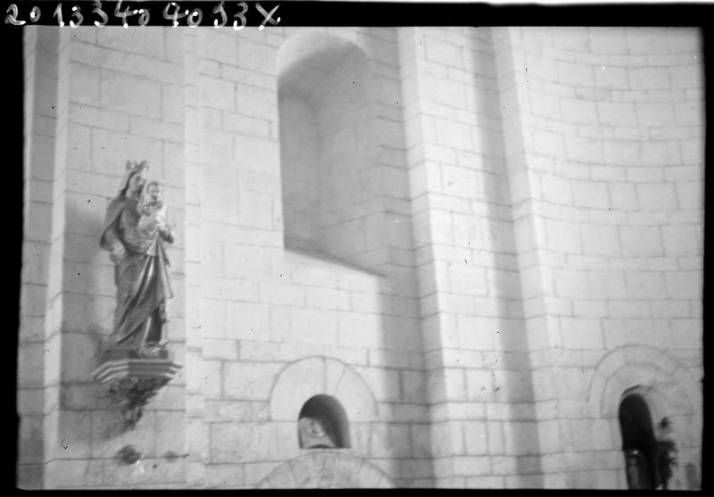 Intérieur ; partie nord du choeur et de la première travée.