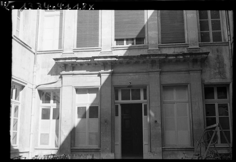 Entrée donnant sur le jardin.