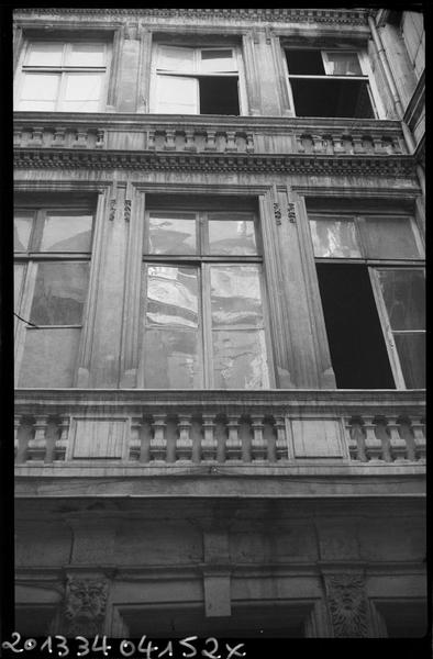 Détail d'une façade donnant sur la cour intérieure.