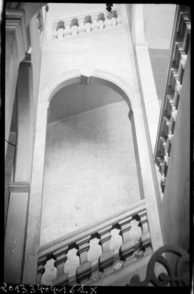 Intérieur ; cage d'escalier.