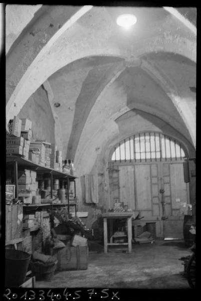 Intérieur ; salle voûtée.