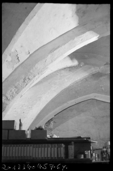 Intérieur ; salle voûtée.