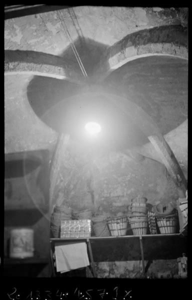 Intérieur ; salle voûtée.