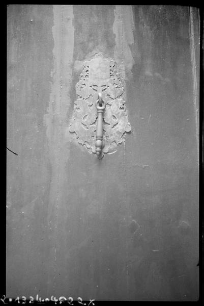 Détail du décor du portail.