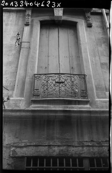 Détail d'une façade sur rue.