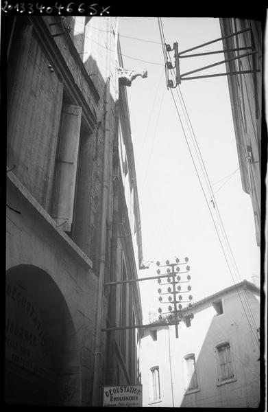 Façades sur l'angle des rues Fournarié et Girone.