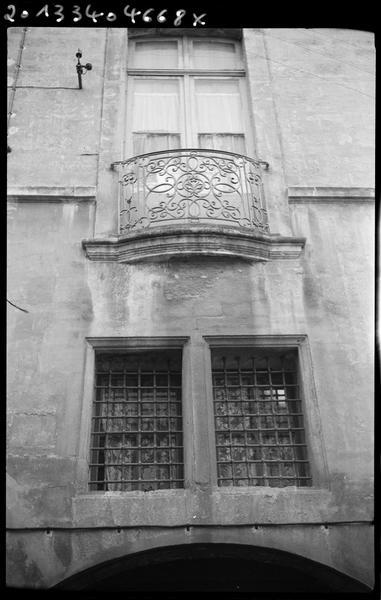 Détail de la façade sur rue Fournarié.