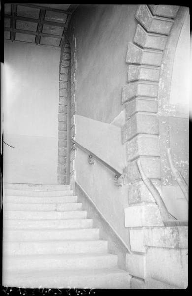 Intérieur ; escalier.