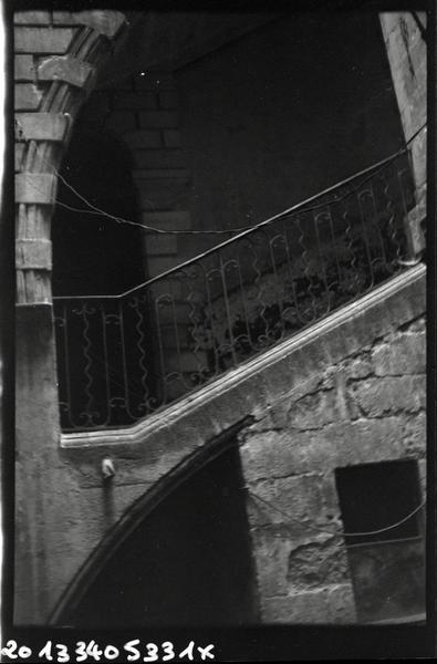 Escalier sur cour.