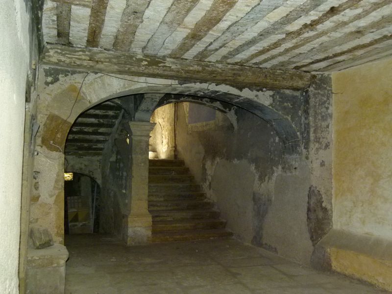 Rez-de-chaussée. Vestibule et escalier.