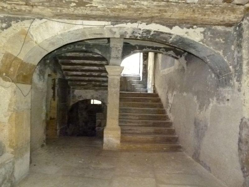 Rez-de-chaussée. Vestibule et escalier.