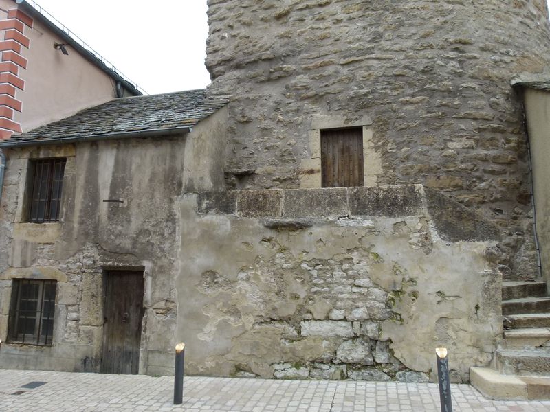 Entrée de la tour des Pénitents sur la rue de la République.