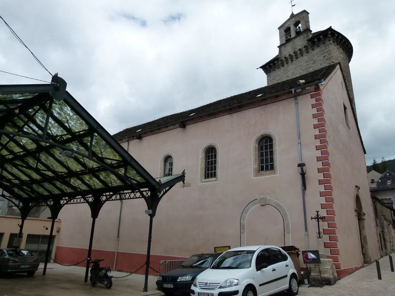 Façade latérale de la chapelle des Pénitents blancs, sur la place au Blé.