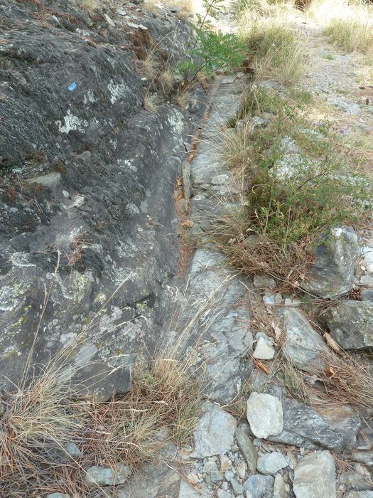 Voie romaine de Coudoulous avec ornières et traces de passage des chars.