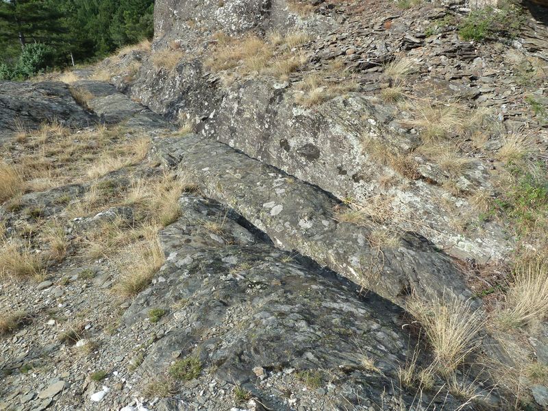 Voie romaine de Coudoulous avec ornières et traces de passage des chars.