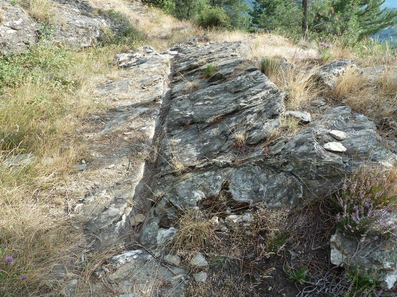 Voie romaine de Coudoulous avec ornières et traces de passage des chars.