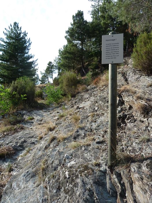 Voie romaine de Coudoulous avec ornières et traces de passage des chars.