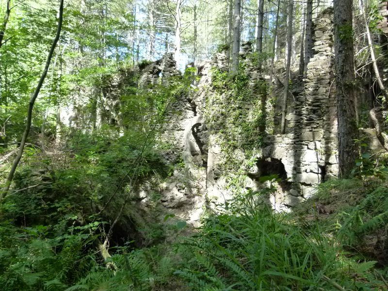 Ancienne mine argentifère. La fonderie. Façade côté Luech.