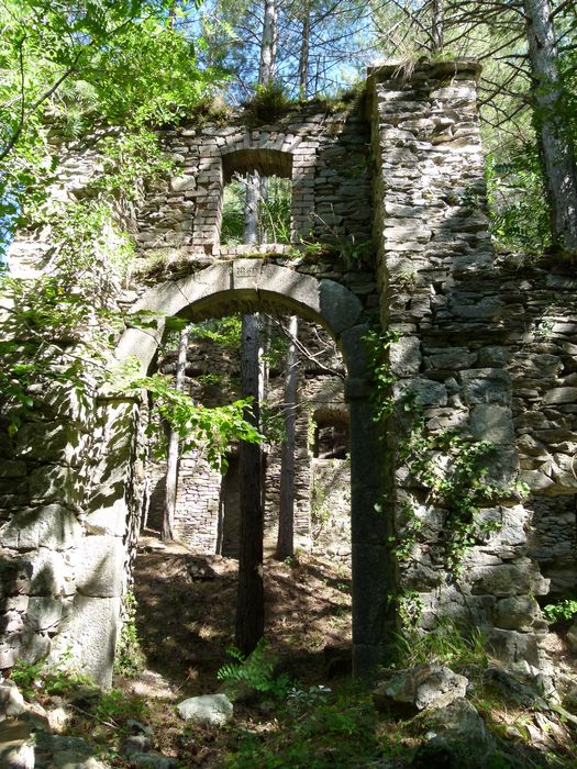 Ancienne mine argentifère. La fonderie. Porte d’entrée. 1860.