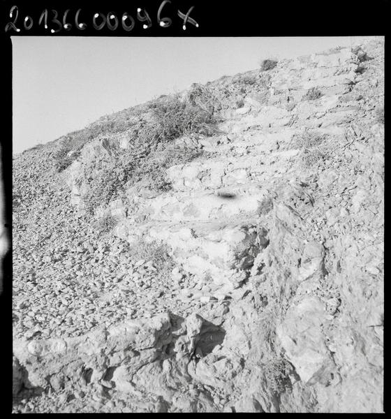 Le monument sur son emplacement d'origine : accès au monument.