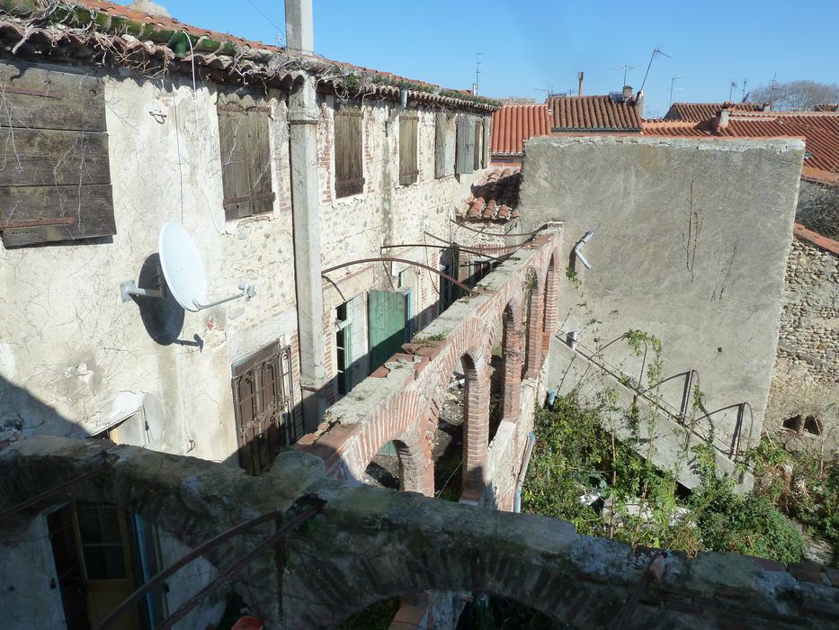 Cour intérieure. Façade sud.