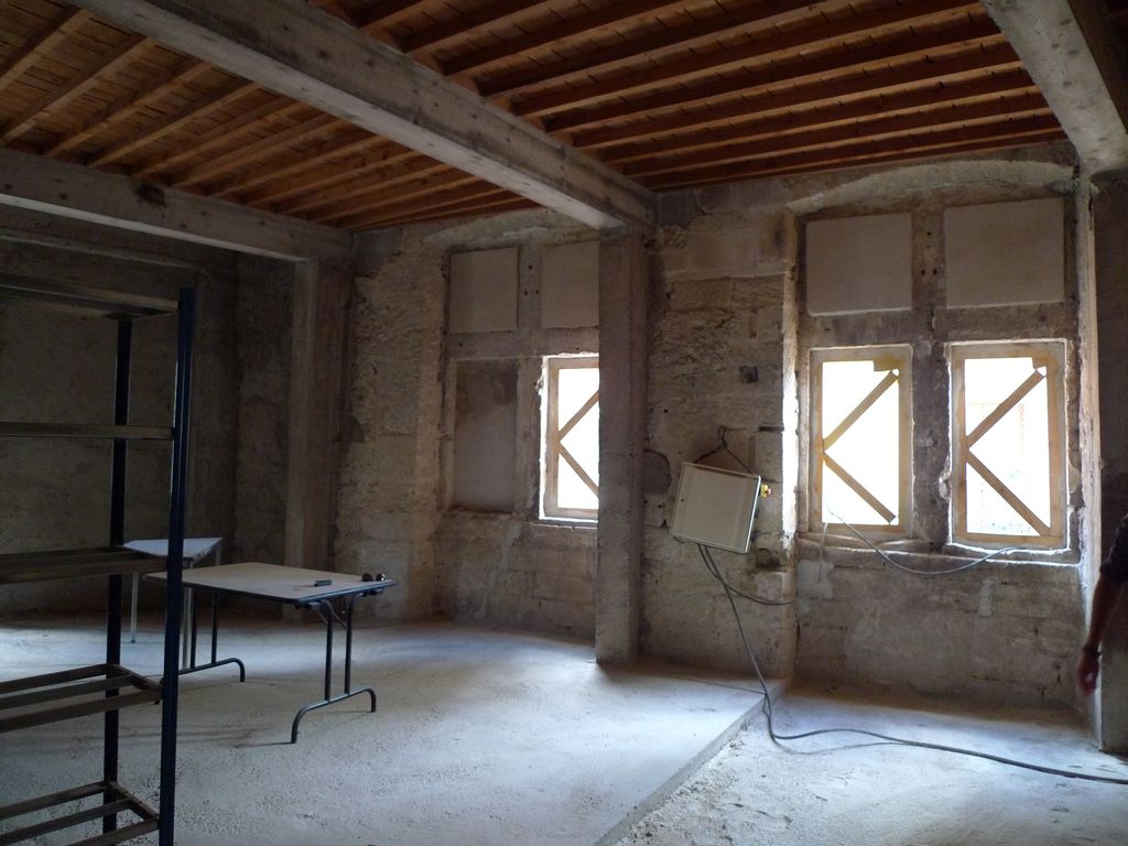 Intérieur. 1er étage. Salle.