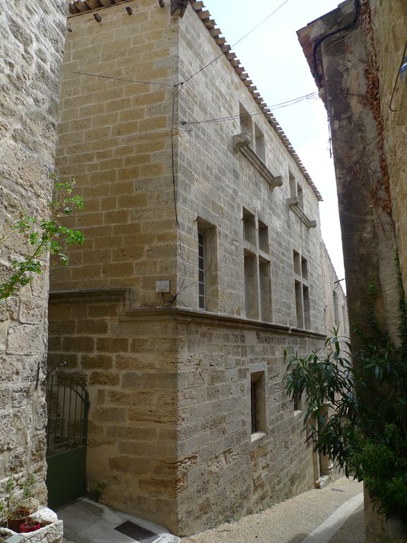 Façade sud sur rue.