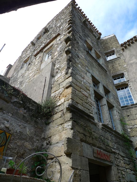 Vue arrière. Façade nord et pignon est.