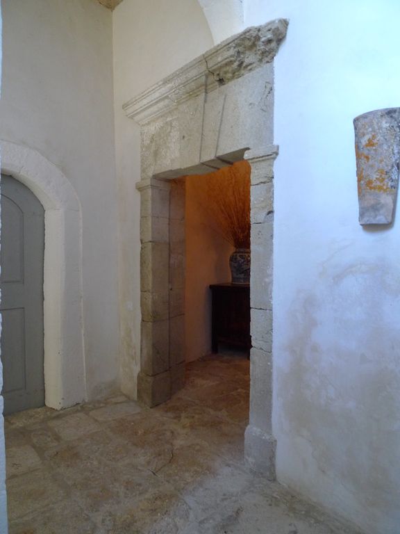 Rez-de-chausée. Entrée.
