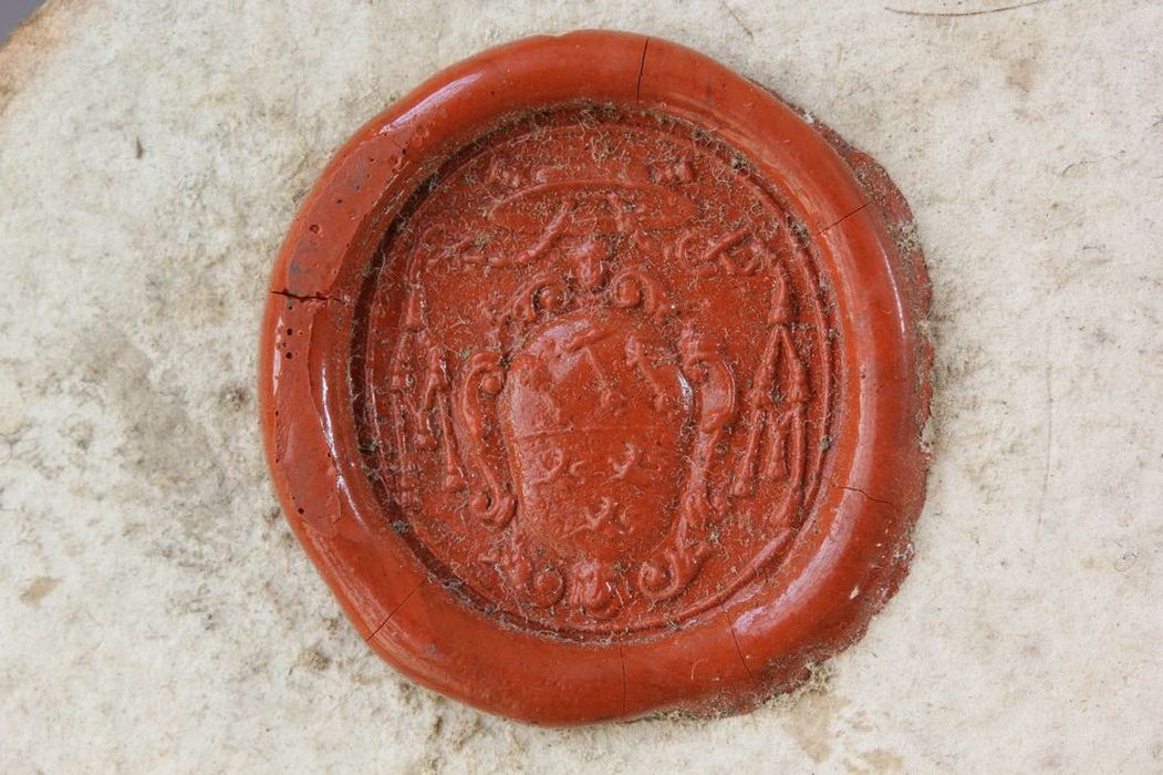 anneau-reliquaire de saint Roch, détail du cachet de cire - © Ministère de la Culture (France), Direction Régionale des Affaires Culturelles d’Occitanie – Tous droits réservés 