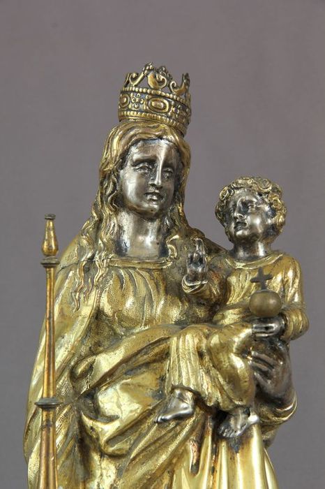 statuette : Vierge à l’Enfant, vue partielle - © Ministère de la Culture (France), Conservation des antiquités et des objets d’art de l’Hérault – Tous droits réservés 